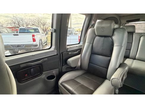 Used 2017 GMC Savana 2500 image 21