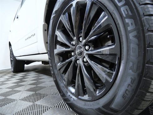 Used 2015 Lincoln Navigator 4WD image 2
