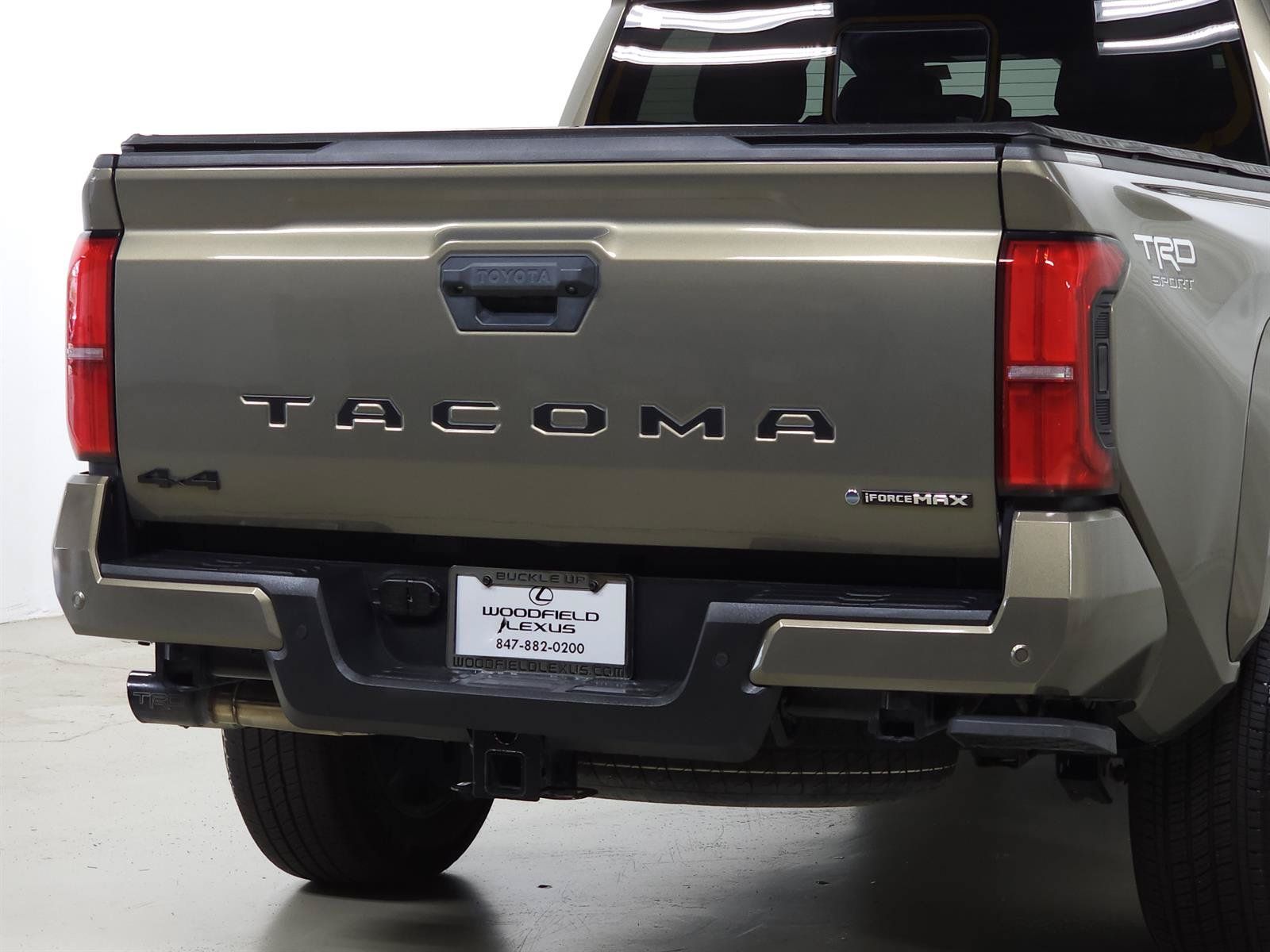 Used 2024 Toyota Tacoma TRD Sport w/ TRD Sport Premium Package AWD/4WD image 9