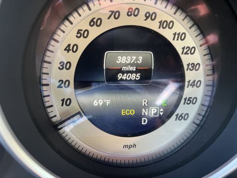 Used 2014 Mercedes-Benz E 350 4MATIC Sedan image 21