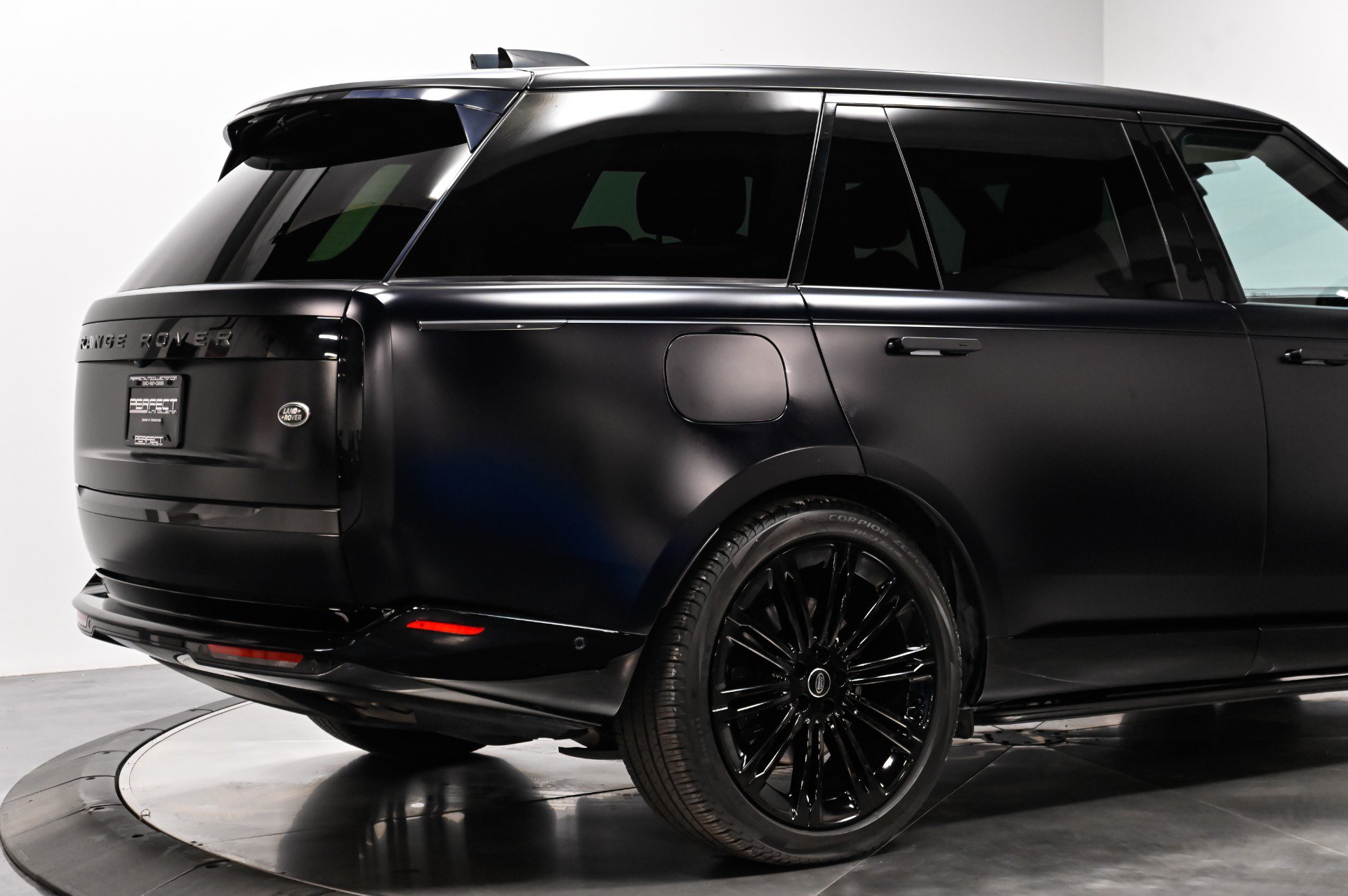 Used 2023 Land Rover Range Rover Long Wheelbase Autobiography AWD/4WD image 19