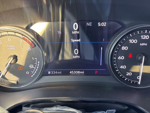 Used 2022 Cadillac XT5 Premium Luxury w/ Technology Package image 13