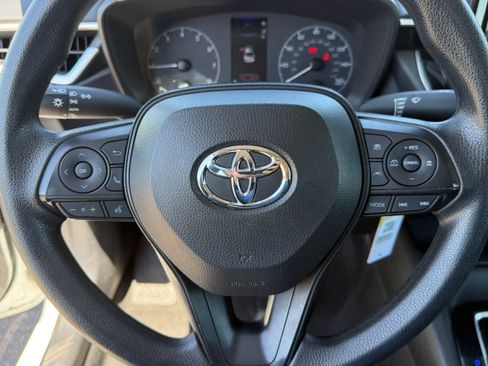 Used 2024 Toyota Corolla LE FWD image 14
