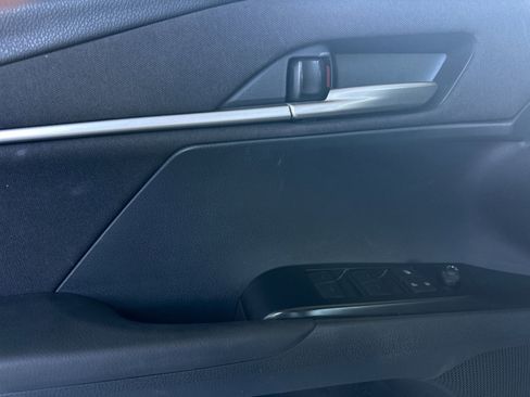 Used 2025 Toyota Camry LE w/ Convenience Package image 10