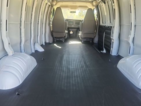 New 2025 GMC Savana 2500 Extended w/ Enhanced Convenience Package RWD image 21
