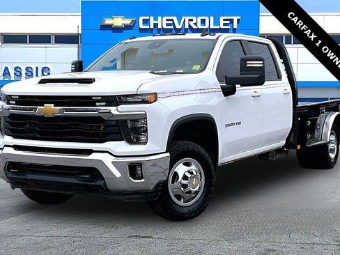 Used 2024 Chevrolet Silverado 3500 LT w/ Convenience Package image 3