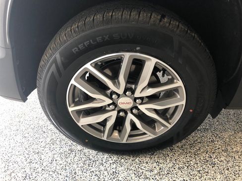 Used 2019 GMC Acadia SLE image 17