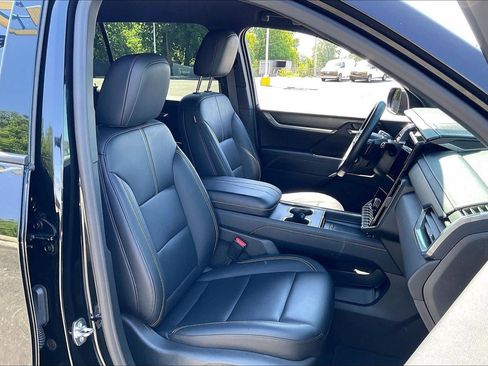 Used 2024 GMC Acadia Elevation AWD/4WD image 7