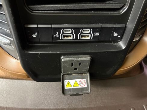 Used 2019 RAM 1500 Laramie AWD/4WD image 36