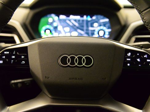 Used 2025 Audi Q4 e-tron Premium Plus w/ Premium Plus image 14