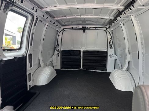 Used 2026 Chevrolet Express 2500 w/ Driver Convenience Package RWD image 23