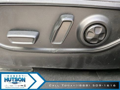 Used 2025 Jeep Grand Cherokee Altitude image 16