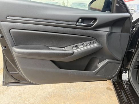 Used 2023 Nissan Altima 2.5 S FWD image 12