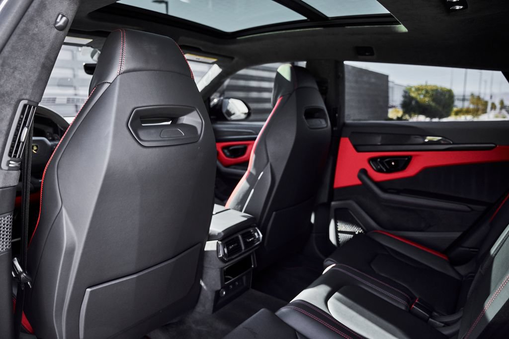 Used 2025 Lamborghini Urus SE AWD/4WD image 38