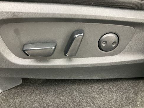 Used 2025 Nissan Pathfinder SL image 14