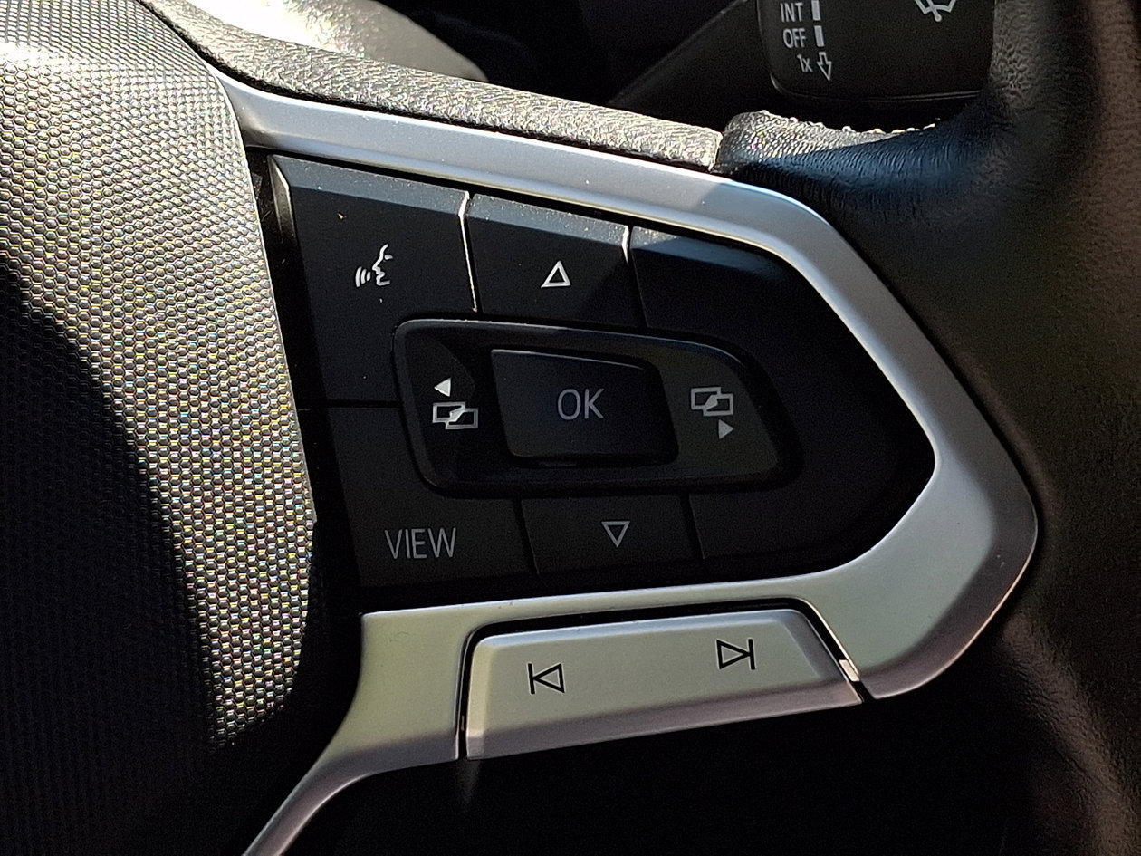 Used 2025 Volkswagen Jetta SE FWD image 21