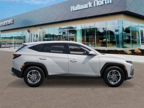 New 2026 Hyundai Tucson SE image 7