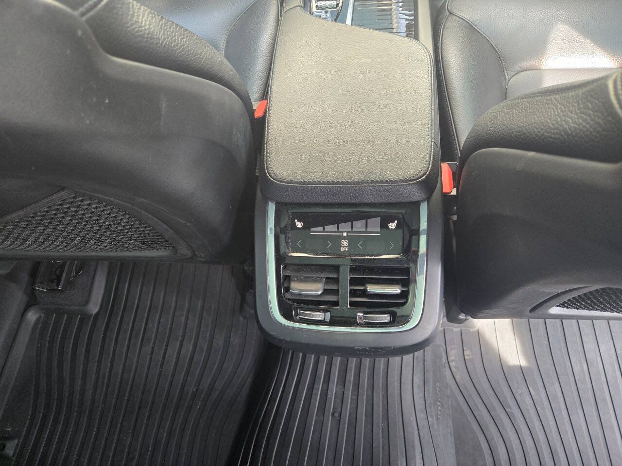 Used 2017 Volvo XC90 T6 Momentum w/ Vision Package AWD/4WD image 17