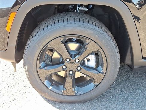 New 2025 Jeep Grand Cherokee Limited image 19