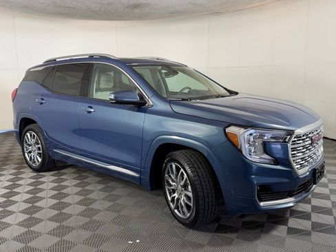 Used 2024 GMC Terrain Denali w/ Denali Premium Package AWD/4WD image 4