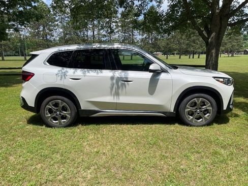 Used 2025 BMW X1 xDrive28i image 4