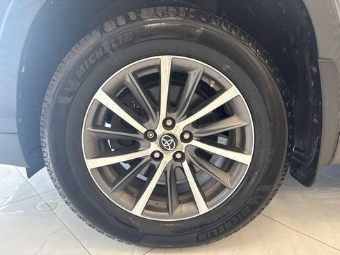 Used 2017 Toyota Highlander XLE AWD/4WD image 41