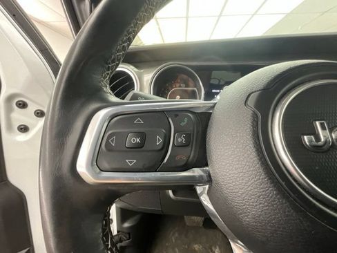 Used 2022 Jeep Wrangler Unlimited Sahara w/ Dual Top Group AWD/4WD image 17