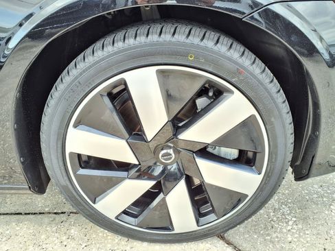 Certified 2024 Volvo S60 T8 Plus w/ Climate Package AWD/4WD image 9