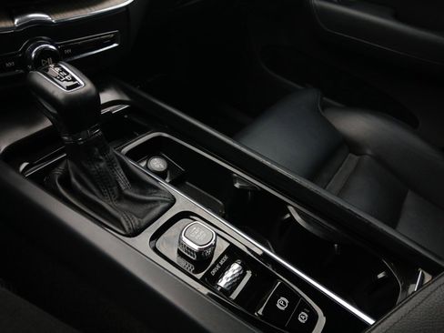 Used 2018 Volvo XC60 T6 Inscription w/ Convenience Package image 21