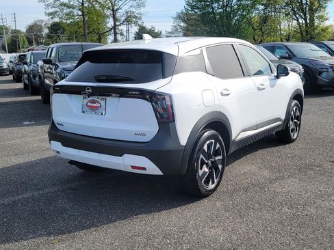Used 2025 Nissan Kicks SV AWD/4WD image 8