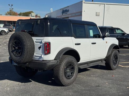 New 2025 Ford Bronco Badlands image 3