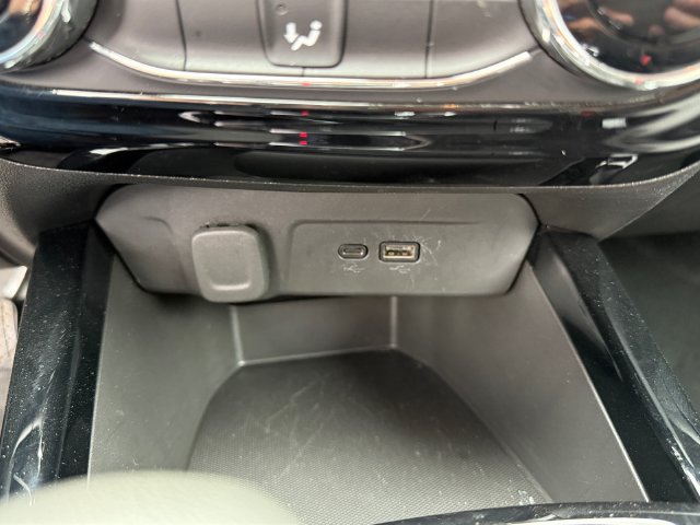 Used 2025 Chevrolet Trax LT FWD image 20