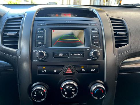 Used 2013 Kia Sorento LX w/ Convenience Pkg image 24