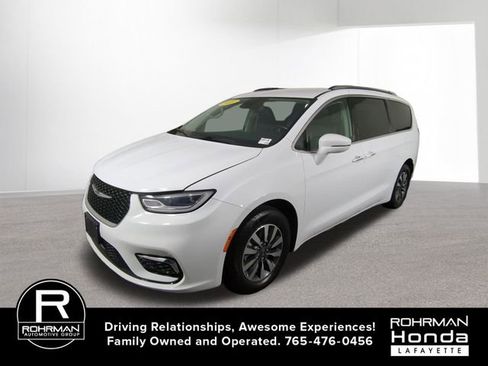 Used 2021 Chrysler Pacifica Touring-L image 1