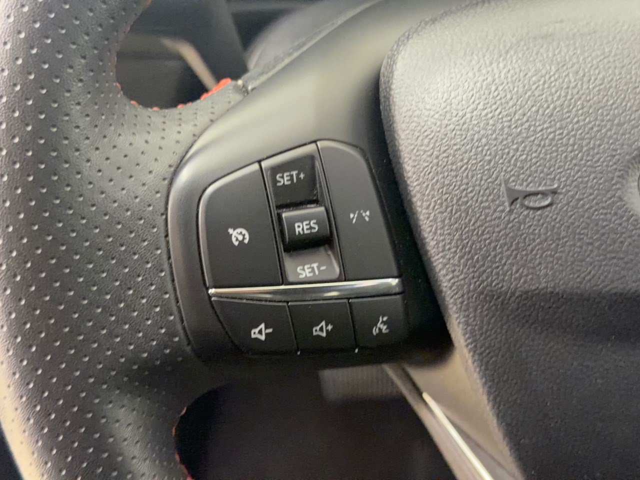 Used 2025 Ford Escape ST-Line FWD image 18