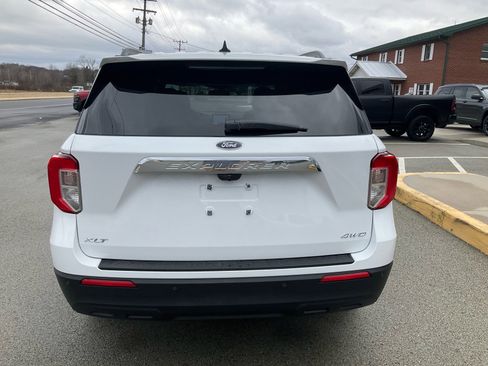 Used 2022 Ford Explorer XLT image 4