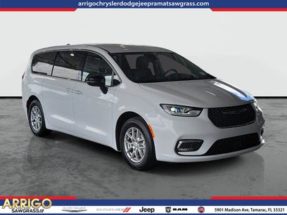 New 2026 Chrysler Pacifica Select