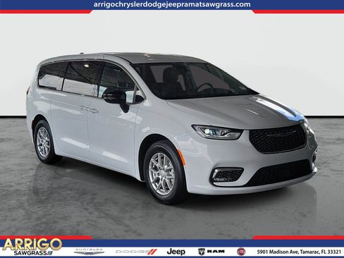 New 2026 Chrysler Pacifica Select FWD image 1