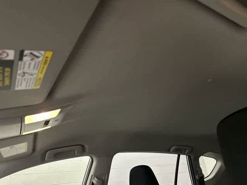 Used 2018 Toyota RAV4 LE FWD image 27