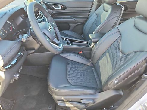 New 2026 Jeep Compass Latitude image 17