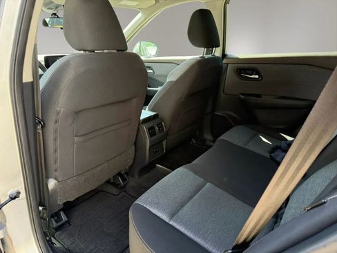 Used 2022 Nissan Rogue SV FWD image 13