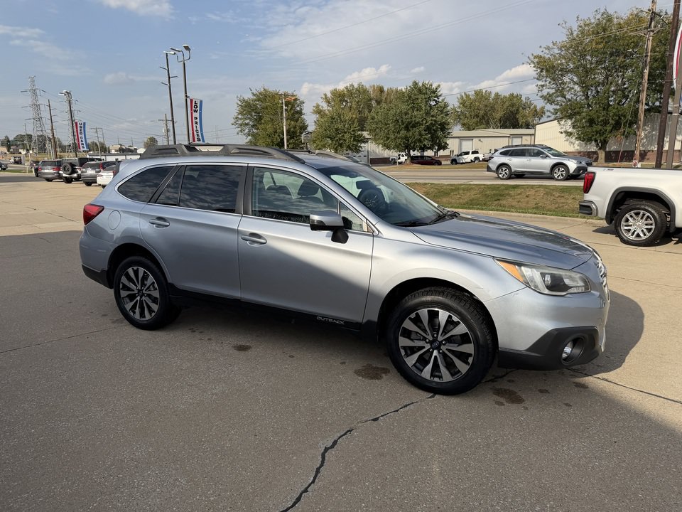 Used 2017 Subaru Outback 2.5i Limited AWD/4WD image 4