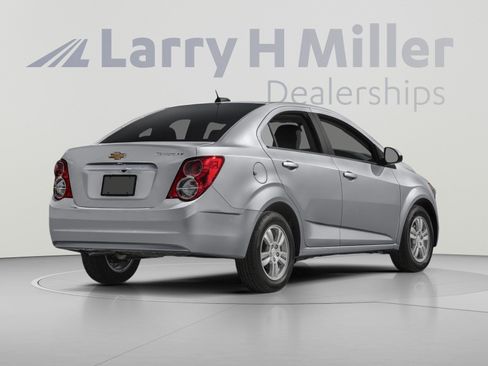 Used 2016 Chevrolet Sonic LT FWD image 2