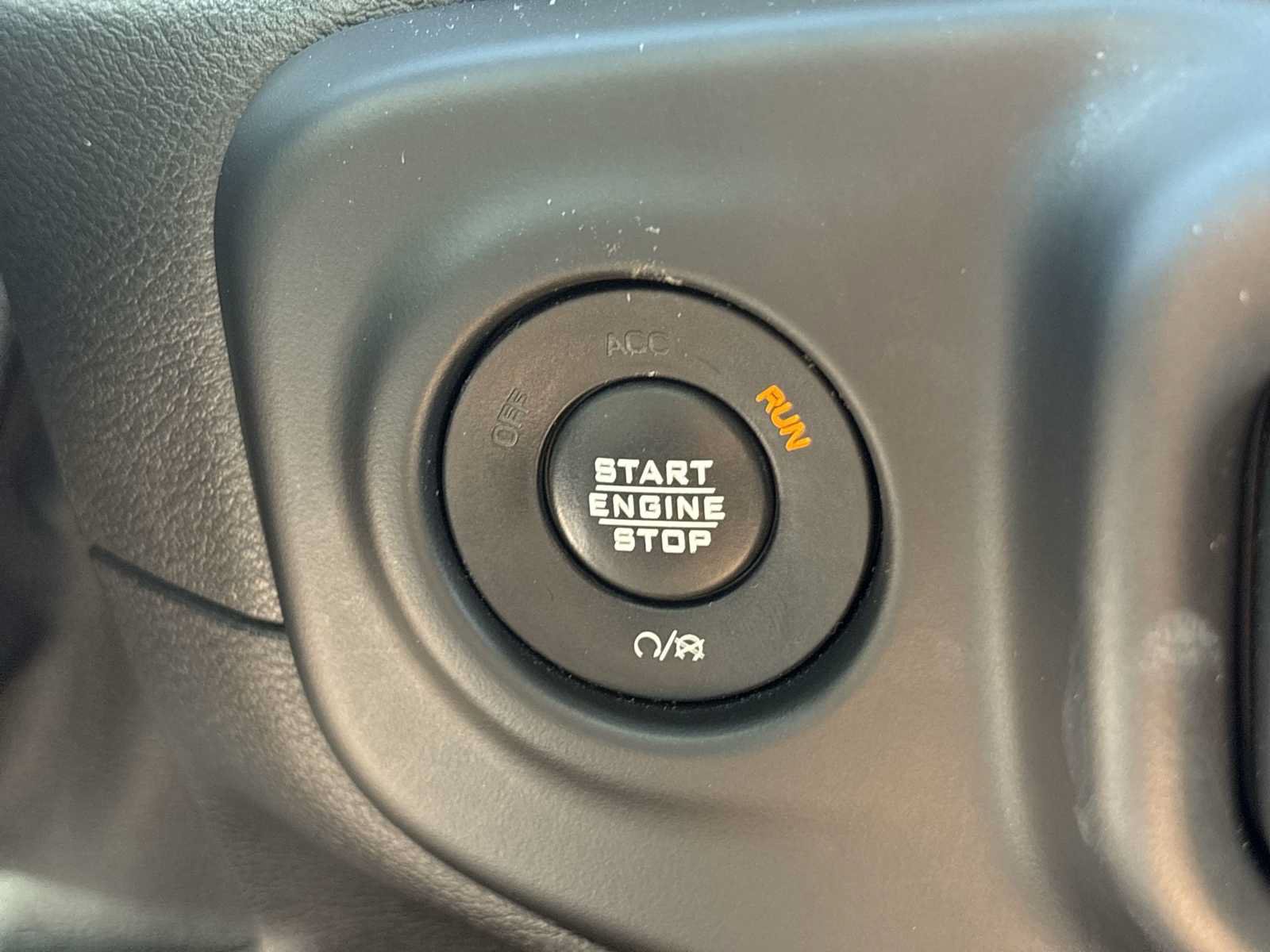 Used 2020 Jeep Wrangler Unlimited Sahara AWD/4WD image 17