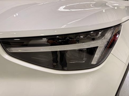 Used 2025 Volvo XC40 B5 Ultra w/ Protection Package Premier AWD/4WD image 6
