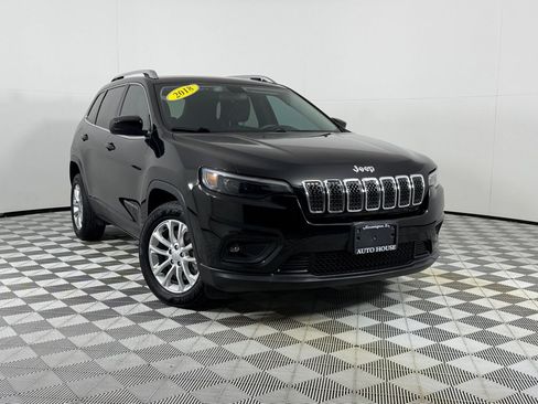 Used 2019 Jeep Cherokee Latitude w/ Popular Appearance Group FWD image 2