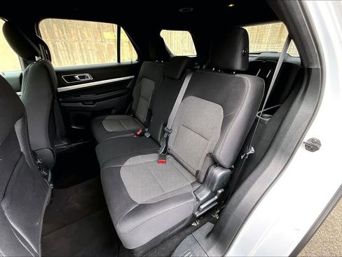 Used 2019 Ford Explorer XLT w/ Equipment Group 201A image 18
