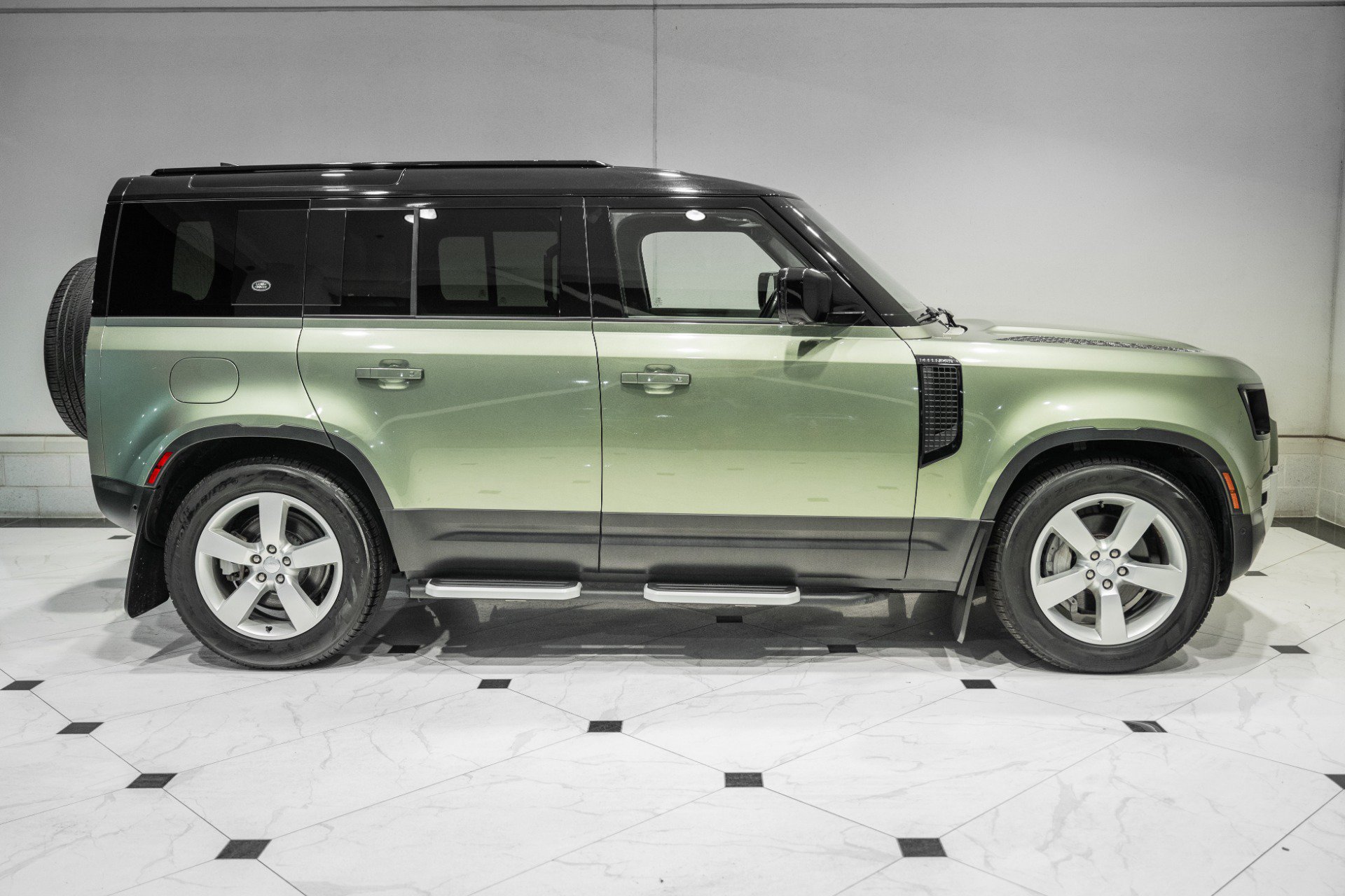 Used 2022 Land Rover Defender 110 SE AWD/4WD image 6