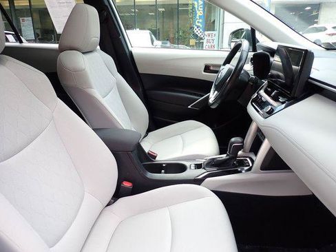Certified 2023 Toyota Corolla Cross LE w/ Moonroof Package AWD/4WD image 3