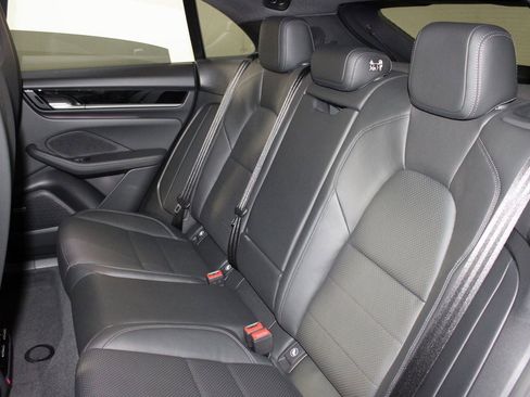 Used 2025 Porsche Macan Electric image 34